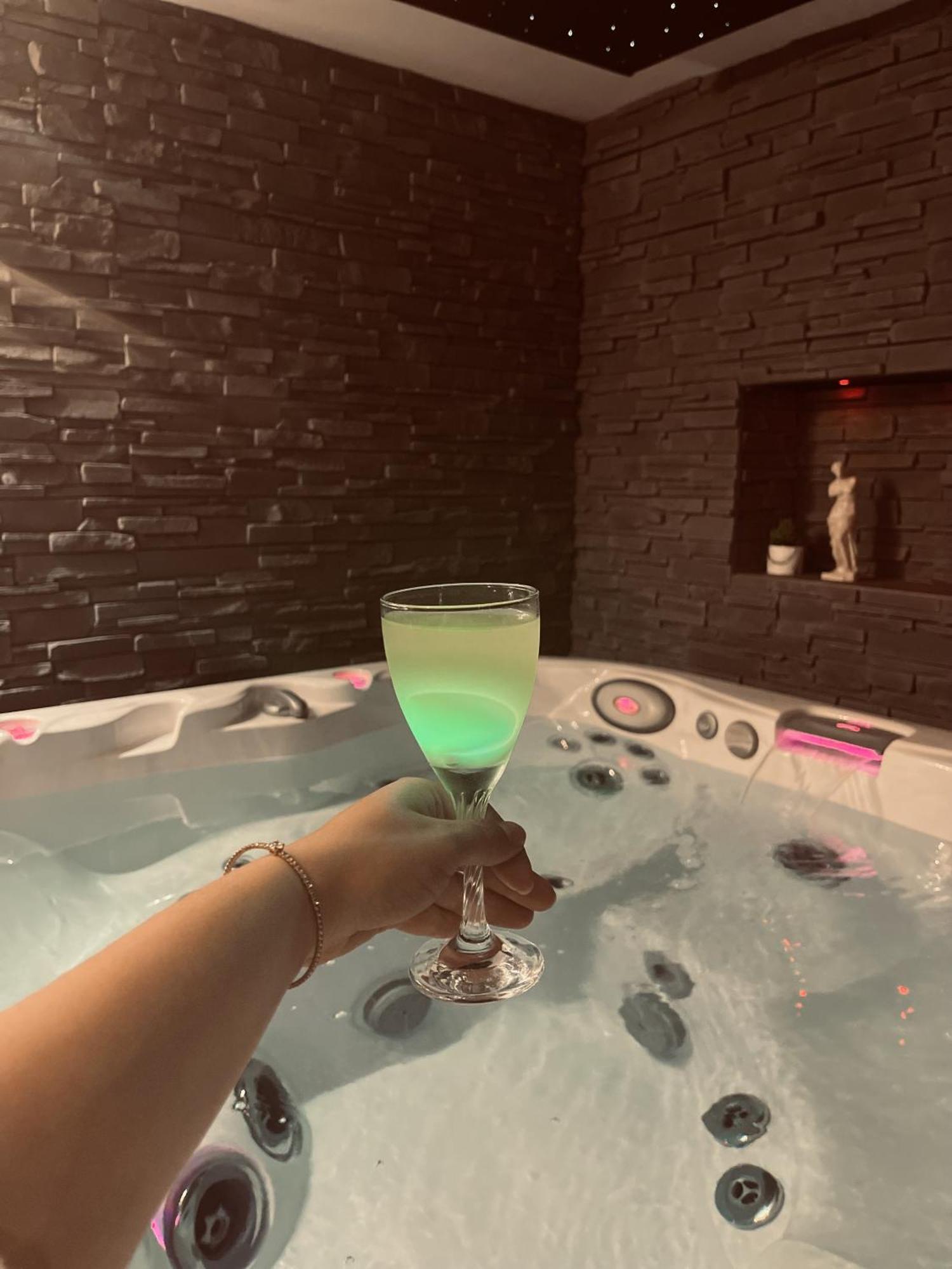 O Venus Spa Sin-le-Noble Esterno foto